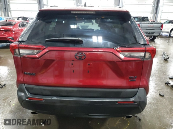 2021 Toyota RAV4 XLE z VIN 2T3P1RFV0MW206150, wystawiony jako Copart lot #57172615 z przebiegiem 55 051 mil mil oraz Szkoda całkowita • Salvage title. Historia ofert i sprzedaży dostępna na DreamBid. Obrazek 6.