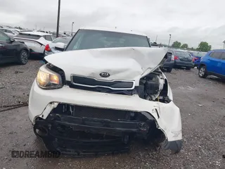 2015 Kia Soul z VIN KNDJN2A20F7125131, wystawiony jako IAAI lot #42231466 z przebiegiem 138 003 mil mil oraz . Historia ofert i sprzedaży dostępna na DreamBid. Obrazek 12.