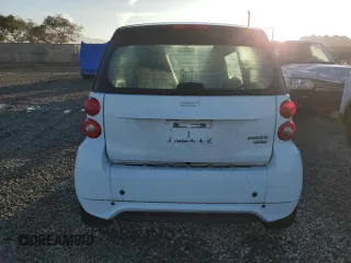 2015 Smart fortwo Passion z VIN WMEEJ9AA5FK839381, wystawiony jako Copart lot #43635495 z przebiegiem Nie podano mil oraz Tytuł czysty. Historia ofert i sprzedaży dostępna na DreamBid. Obrazek 6.