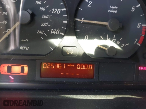 2000 BMW 3 Series 323Ci with VIN WBABM3346YJN63358, listed as a IAAI auction lot 42177145 with 25,361 mi miles and . Bid and sale history available at carsss.com. Image 7.
