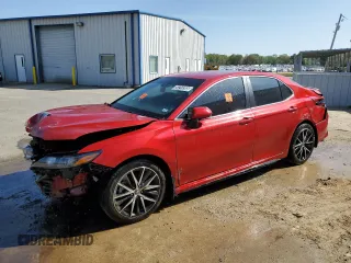 2023 Toyota Camry SE z VIN 4T1G11AK5PU124006, wystawiony jako Copart lot #51213355 z przebiegiem 67 377 mil mil oraz Czysty tytuł • Clean title. Historia ofert i sprzedaży dostępna na DreamBid. Obrazek 1.