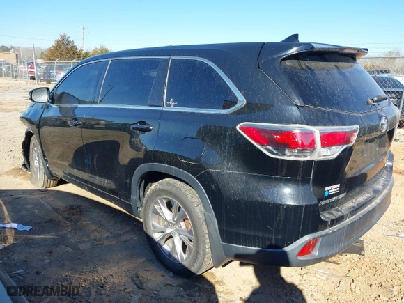 2015 Toyota Highlander LE with VIN 5TDBKRFH0FS210916, listed as a IAAI auction lot 41695145 with 123,236 mi miles. Bid and sale history available at carsss.com. Image 3.