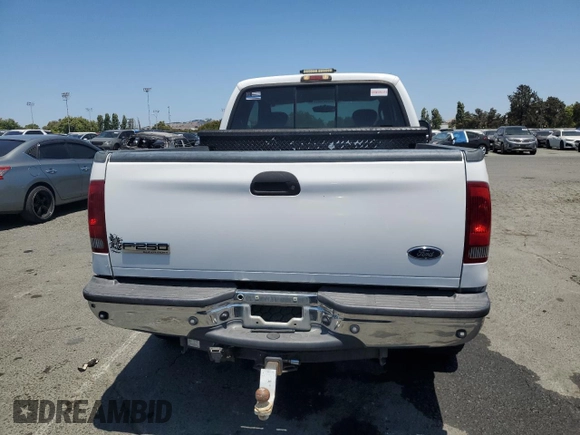 2006 Ford F-250 XL z VIN 1FTSX21P86EC90074, wystawiony jako Copart lot #62201065 z przebiegiem 96 051 mil mil oraz Szkoda całkowita • Salvage title. Historia ofert i sprzedaży dostępna na DreamBid. Obrazek 6.