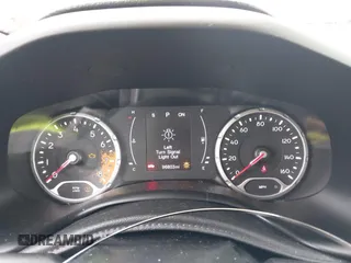 2017 Jeep Renegade Latitude z VIN ZACCJABB8HPG49324, wystawiony jako IAAI lot #42005994 z przebiegiem 96 803 mil mil oraz . Historia ofert i sprzedaży dostępna na DreamBid. Obrazek 7.