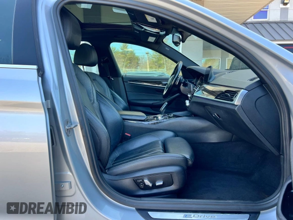 2018 BMW 5 Series 530e xDrive with VIN WBAJB1C59JB084298, listed as a Copart auction lot 55181065 with 120,907 mi miles and Clean Title. Bid and sale history available at DreamBid. Image 5.