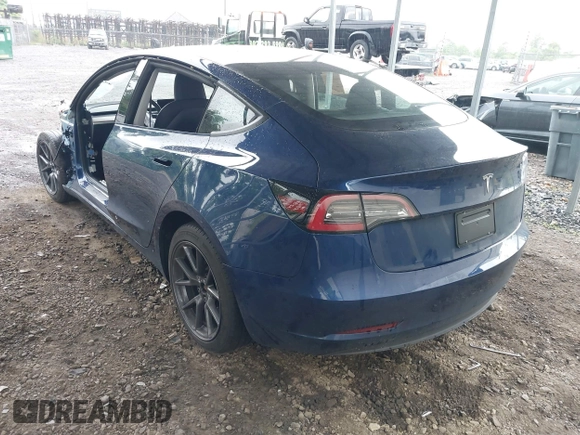2023 Tesla Model 3 z VIN 5YJ3E1EA9PF566224, wystawiony jako IAAI lot #42292218 z przebiegiem 22 730 mil mil oraz . Historia ofert i sprzedaży dostępna na DreamBid. Obrazek 3.
