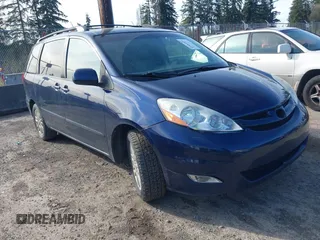 2007 Toyota Sienna XLE z VIN 5TDBK22C27S007321, wystawiony jako IAAI lot #41885899 z przebiegiem 168 581 mil mil oraz . Historia ofert i sprzedaży dostępna na DreamBid. Obrazek 1.
