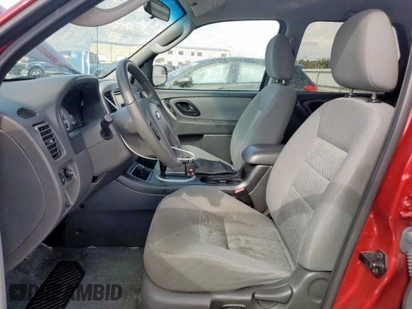 2006 Ford Escape XLT with VIN 1FMYU03196KA38458, listed as a Copart auction lot 64194705 with 102,097 mi miles and Salvage title. Bid and sale history available at DreamBid. Image 7.