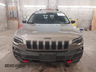 2021 Jeep Cherokee Trailhawk z VIN 1C4PJMBX5MD231018, wystawiony jako IAAI lot #42029850 z przebiegiem 66 525 mil mil oraz . Historia ofert i sprzedaży dostępna na DreamBid. Obrazek 13.