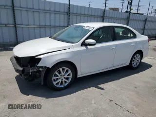 2013 Volkswagen Jetta SE with VIN 3VWDP7AJ5DM433357, listed as a Copart auction lot 61977205 with 64,384 mi miles and Salvage title. Bid and sale history available at DreamBid. Image 1.