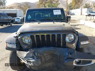 2022 Jeep Gladiator Texas Trail with VIN 1C6HJTAG3NL149531, listed as a IAAI auction lot 41286542 with 40,416 mi miles. Bid and sale history available at carsss.com. Image 12.