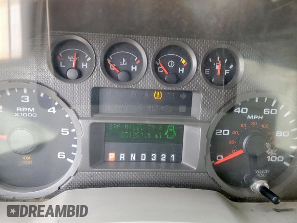 2010 Ford F-250 XL z VIN 1FTSX2B58AEA95811, wystawiony jako Copart lot #57290265 z przebiegiem 251 281 mil mil oraz Tytuł czysty. Historia ofert i sprzedaży dostępna na DreamBid. Obrazek 9.