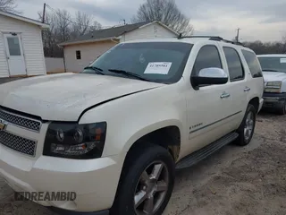 2009 Chevrolet Tahoe LTZ z VIN 1GNFK33089R218771, wystawiony jako IAAI lot #41789581 z przebiegiem 209 247 mil mil oraz . Historia ofert i sprzedaży dostępna na DreamBid. Obrazek 22.