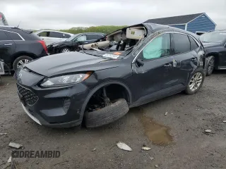 2020 Ford Escape SE z VIN 1FMCU9G65LUA64642, wystawiony jako Copart lot #54762395 z przebiegiem Nie podano mil oraz Szkoda całkowita • Salvage title. Historia ofert i sprzedaży dostępna na DreamBid. Obrazek 1.