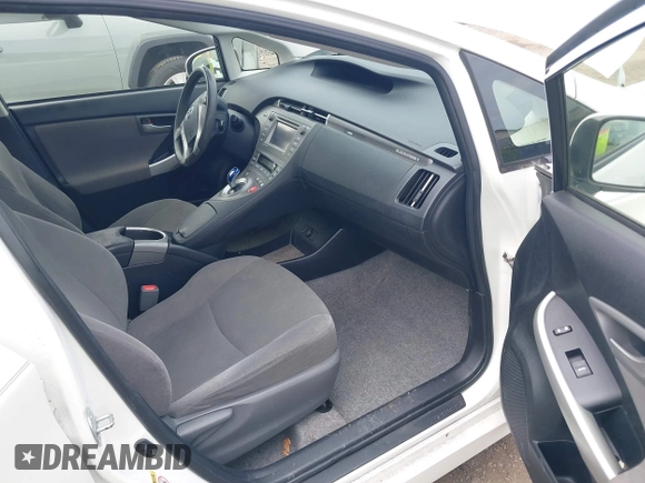 2014 Toyota Prius with VIN JTDKN3DP6E3055058, listed as a IAAI auction lot 42233555 with 133,718 mi miles and . Bid and sale history available at DreamBid. Image 5.