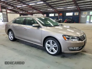 2015 Volkswagen Passat SE с VIN 1VWBV7A38FC072063, выставлен на аукционе Copart как лот 55957005 с пробегом 140 821 миль миль и Чистый • Clean title. История ставок и продаж доступна на DreamBid. Изображение 4.