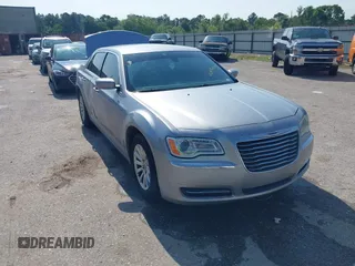 2014 Chrysler 300 z VIN 2C3CCAAG8EH161922, wystawiony jako IAAI lot #42195441 z przebiegiem 117 059 mil mil oraz . Historia ofert i sprzedaży dostępna na DreamBid. Obrazek 1.