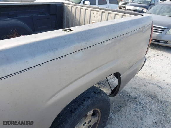 2000 Chevrolet Silverado 1500 with VIN 1GCEC14V8YE329195, listed as a IAAI auction lot 41684278 with 450,167 mi miles. Bid and sale history available at carsss.com. Image 6.