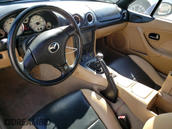 2002 Mazda MX-5 Miata Cloth z VIN JM1NB353820222664, wystawiony jako Copart lot #49701925 z przebiegiem 95 873 mil mil oraz Szkoda całkowita • Salvage title. Historia ofert i sprzedaży dostępna na DreamBid. Obrazek 8.