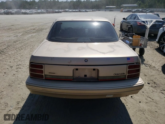 1993 Oldsmobile Cutlass Ciera S z VIN 1G3AG54NXP6422819, wystawiony jako Copart lot #65294504 z przebiegiem 180 835 mil mil oraz Szkoda całkowita • Salvage title. Historia ofert i sprzedaży dostępna na DreamBid. Obrazek 6.