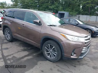 2018 Toyota Highlander SE с VIN 5TDJZRFH1JS838984, выставлен на аукционе IAAI как лот 42716339 с пробегом 21 909 миль миль и . История ставок и продаж доступна на DreamBid. Изображение 1.