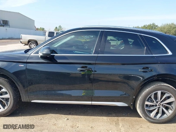 2024 Audi Q5 S line Premium Plus with VIN WA1EAAFY6R2047325, listed as a IAAI auction lot 41112204 with 10,811 mi miles. Bid and sale history available at carsss.com. Image 15.