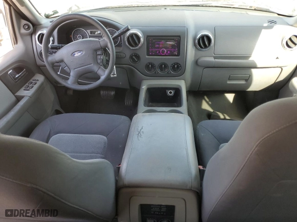 2006 Ford Expedition Special Service with VIN 1FMPU16586LA26201, listed as a Copart auction lot 42580805 with 247,366 mi miles and Clean Title. Bid and sale history available at carsss.com. Image 8.