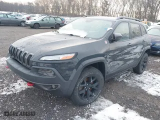 2018 Jeep Cherokee Trailhawk with VIN 1C4PJMBX7JD603048, listed as a IAAI auction lot 41399800 with 999,999 mi miles. Bid and sale history available at carsss.com. Image 17.