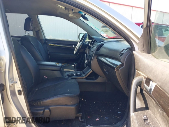 2011 Kia Sorento EX with VIN 5XYKU4A28BG070279, listed as a IAAI auction lot 41960555 with 1 mi miles. Bid and sale history available at carsss.com. Image 5.