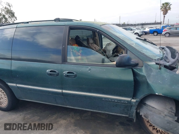1997 Chrysler Town & Country LXi with VIN 1C4GP54L1VB213059, listed as a IAAI auction lot 39378181 with 1 mi miles. Bid and sale history available at carsss.com. Image 12.