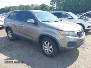 2012 Kia Sorento LX z VIN 5XYKT3A14CG203559, wystawiony jako IAAI lot #42457139 z przebiegiem 276 318 mil mil oraz . Historia ofert i sprzedaży dostępna na DreamBid. Obrazek 1.