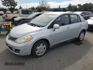 2009 Nissan Versa 1.8 S with VIN 3N1BC11E69L374261, listed as a Copart auction lot 47252795 with 70,600 mi miles and Salvage Title. Bid and sale history available at carsss.com. Image 1.