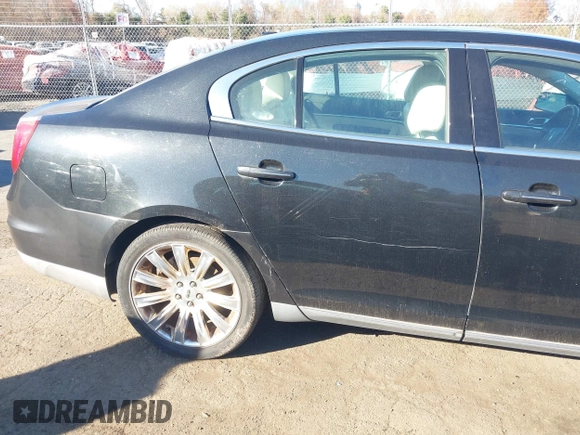 2011 Lincoln MKS EcoBoost z VIN 1LNHL9FT1BG608776, wystawiony jako IAAI lot #40822634 z przebiegiem 117 458 mil mil oraz . Historia ofert i sprzedaży dostępna na DreamBid. Obrazek 13.