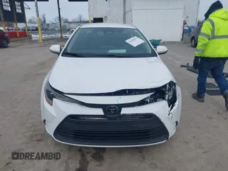 2023 Toyota Corolla LE z VIN 5YFB4MDE1PP006075, wystawiony jako IAAI lot #41622073 z przebiegiem 66 703 mil mil oraz . Historia ofert i sprzedaży dostępna na DreamBid. Obrazek 13.