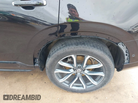 2016 Volvo XC90 T6 Momentum with VIN YV4A22PK6G1051537, listed as a IAAI auction lot 41532906 with 183,697 mi miles. Bid and sale history available at carsss.com. Image 17.