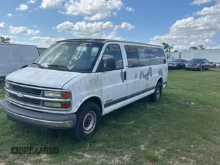 2002 Chevrolet Express with VIN 1GAHG39R921243538, listed as a Copart auction lot 51871435 with 512,936 mi miles and Clean Title. Bid and sale history available at carsss.com. Image 2.