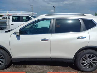 2015 Nissan Rogue SL with VIN 5N1AT2MV8FC823548, listed as a IAAI auction lot 42070704 with 125,331 mi miles. Bid and sale history available at carsss.com. Image 14.