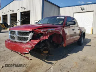 2008 Dodge Dakota SLT z VIN 1D7HW48N48S539736, wystawiony jako Copart lot #57691773 z przebiegiem 154 021 mil mil oraz Szkoda całkowita • Salvage title. Historia ofert i sprzedaży dostępna na DreamBid. Obrazek 1.