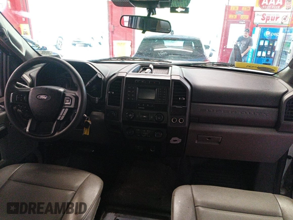 2020 Ford F-250 XL z VIN 1FT7X2BTXLEE50470, wystawiony jako IAAI lot #42786344 z przebiegiem 292 133 mil mil oraz . Historia ofert i sprzedaży dostępna na DreamBid. Obrazek 25.