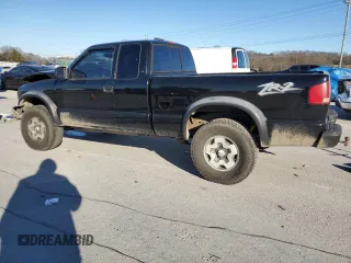 2002 Chevrolet S-10 LS with VIN 1GCCT19W228189014, listed as a Copart auction lot 89177205 with 0 mi miles and Salvage Title. Bid and sale history available at carsss.com. Image 2.