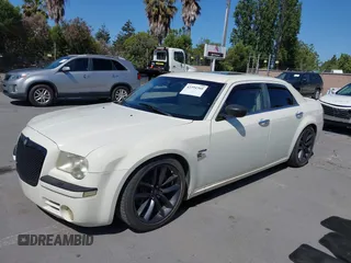 2005 Chrysler 300 C z VIN 2C3AA63H35H519914, wystawiony jako IAAI lot #42394360 z przebiegiem 173 026 mil mil oraz . Historia ofert i sprzedaży dostępna na DreamBid. Obrazek 6.