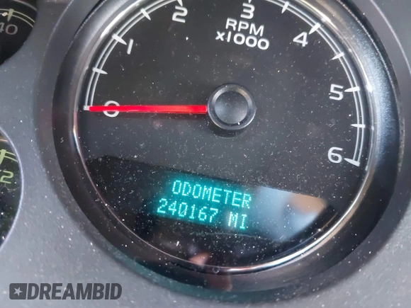 2008 Chevrolet Suburban LTZ z VIN 1GNFC160X8R173120, wystawiony jako IAAI lot #41422800 z przebiegiem 240 167 mil mil oraz . Historia ofert i sprzedaży dostępna na DreamBid. Obrazek 15.