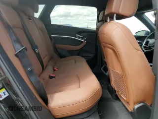 2019 Audi e-tron Premium Plus z VIN WA1LABGE1KB021741, wystawiony jako Copart lot #54774875 z przebiegiem 80 489 mil mil oraz Szkoda całkowita • Salvage title. Historia ofert i sprzedaży dostępna na DreamBid. Obrazek 11.