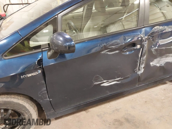 2014 Toyota Prius Four z VIN JTDKN3DU1E1738531, wystawiony jako IAAI lot #40945456 z przebiegiem 152 210 mil mil oraz . Historia ofert i sprzedaży dostępna na DreamBid. Obrazek 6.