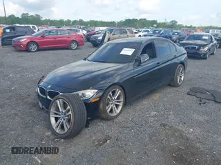 2013 BMW 3 Series 335i xDrive z VIN WBA3B9G54DNR89987, wystawiony jako IAAI lot #42159592 z przebiegiem 165 999 mil mil oraz . Historia ofert i sprzedaży dostępna na DreamBid. Obrazek 2.