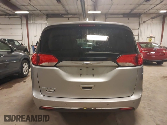 2018 Chrysler Pacifica Touring L with VIN 2C4RC1BG3JR330401, listed as a IAAI auction lot 41250303 with 86,975 mi miles and . Bid and sale history available at DreamBid. Image 17.