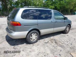 1998 Toyota Sienna LE with VIN 4T3ZF13C9WU029468, listed as a IAAI auction lot 42199057 with Not provided miles and . Bid and sale history available at DreamBid. Image 4.