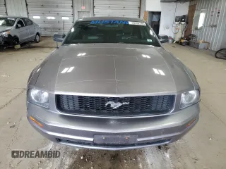 2006 Ford Mustang Standard z VIN 1ZVFT80N465152156, wystawiony jako Copart lot #59462385 z przebiegiem 114 174 mil mil oraz Czysty tytuł • Clean title. Historia ofert i sprzedaży dostępna na DreamBid. Obrazek 5.