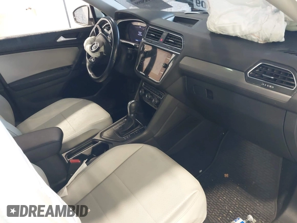 2019 Volkswagen Tiguan SE with VIN 3VV3B7AX9KM030028, listed as a IAAI auction lot 40445099 with 85,400 mi miles and . Bid and sale history available at DreamBid. Image 5.
