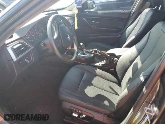 2016 BMW 3 Series 320i xDrive z VIN WBA8E5G51GNU20198, wystawiony jako Copart lot #74358924 z przebiegiem Nie podano mil oraz Nie do naprawy • Non repairable. Historia ofert i sprzedaży dostępna na DreamBid. Obrazek 7.